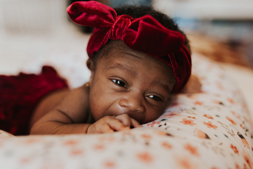 Newborn baby photo with bow in hair