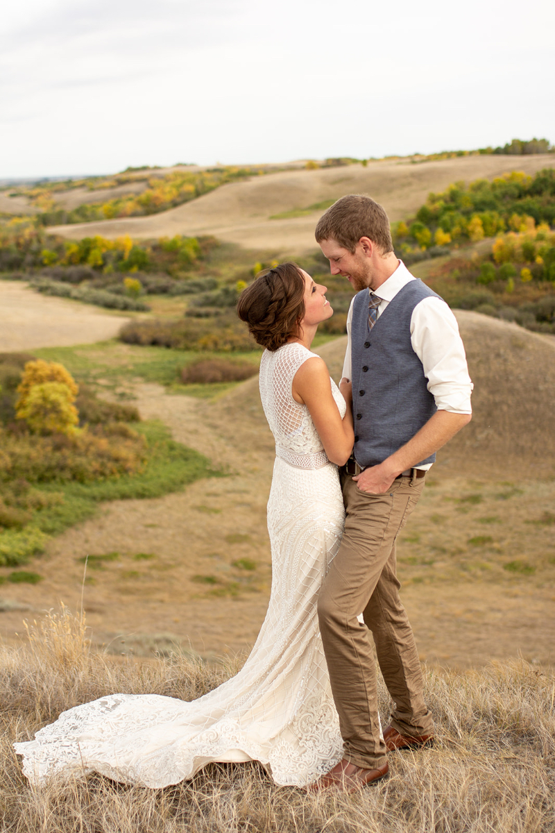 fall wedding photos in Alberta