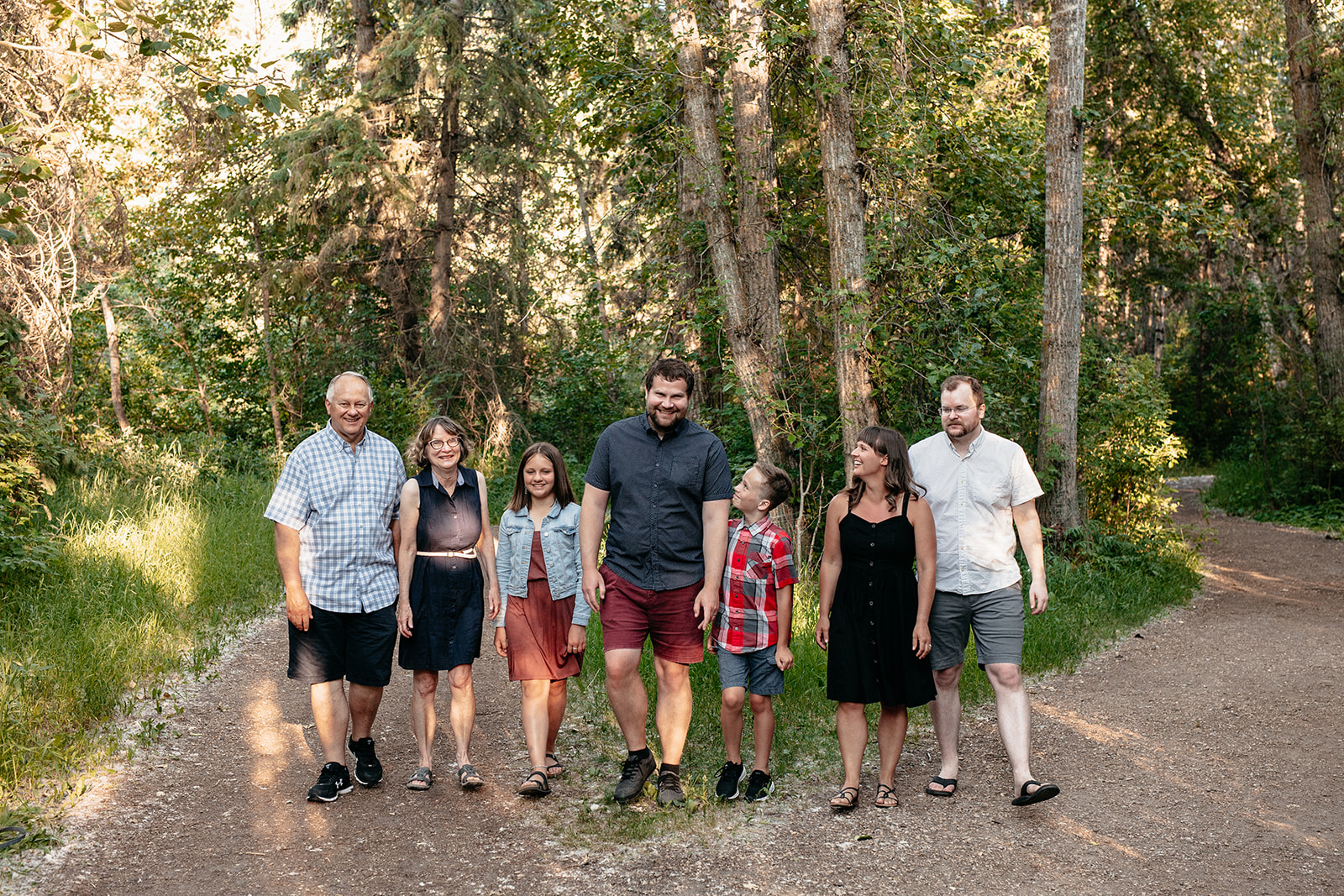 outdoor family photos with extended family