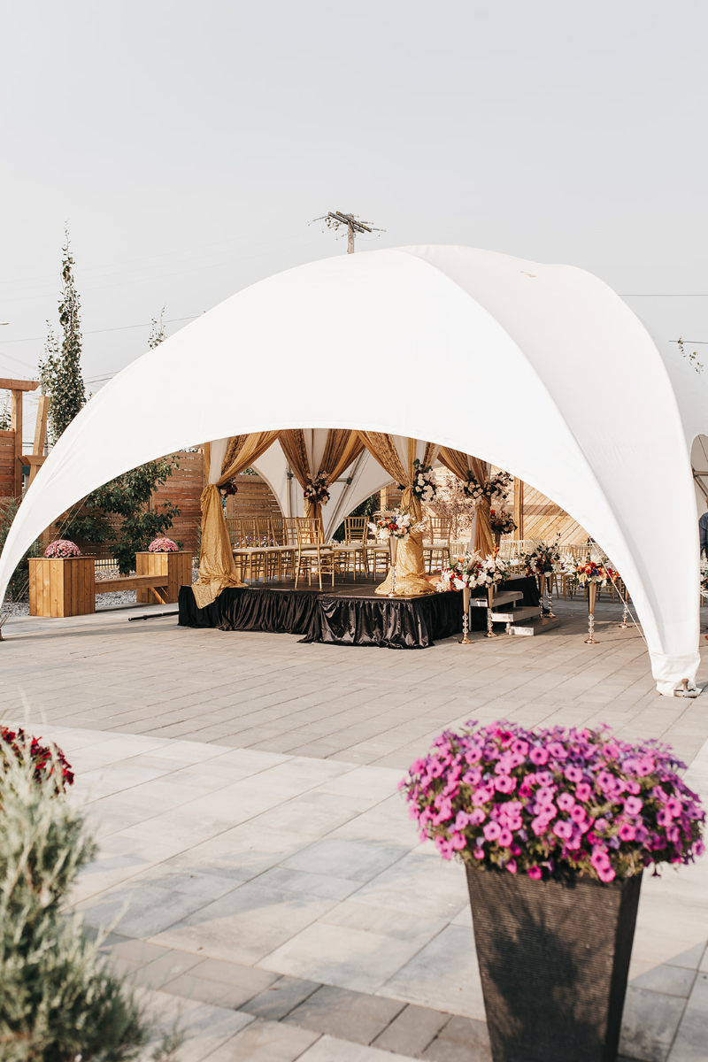 choosing a wedding venue in Edmonton outdoor wedding reception